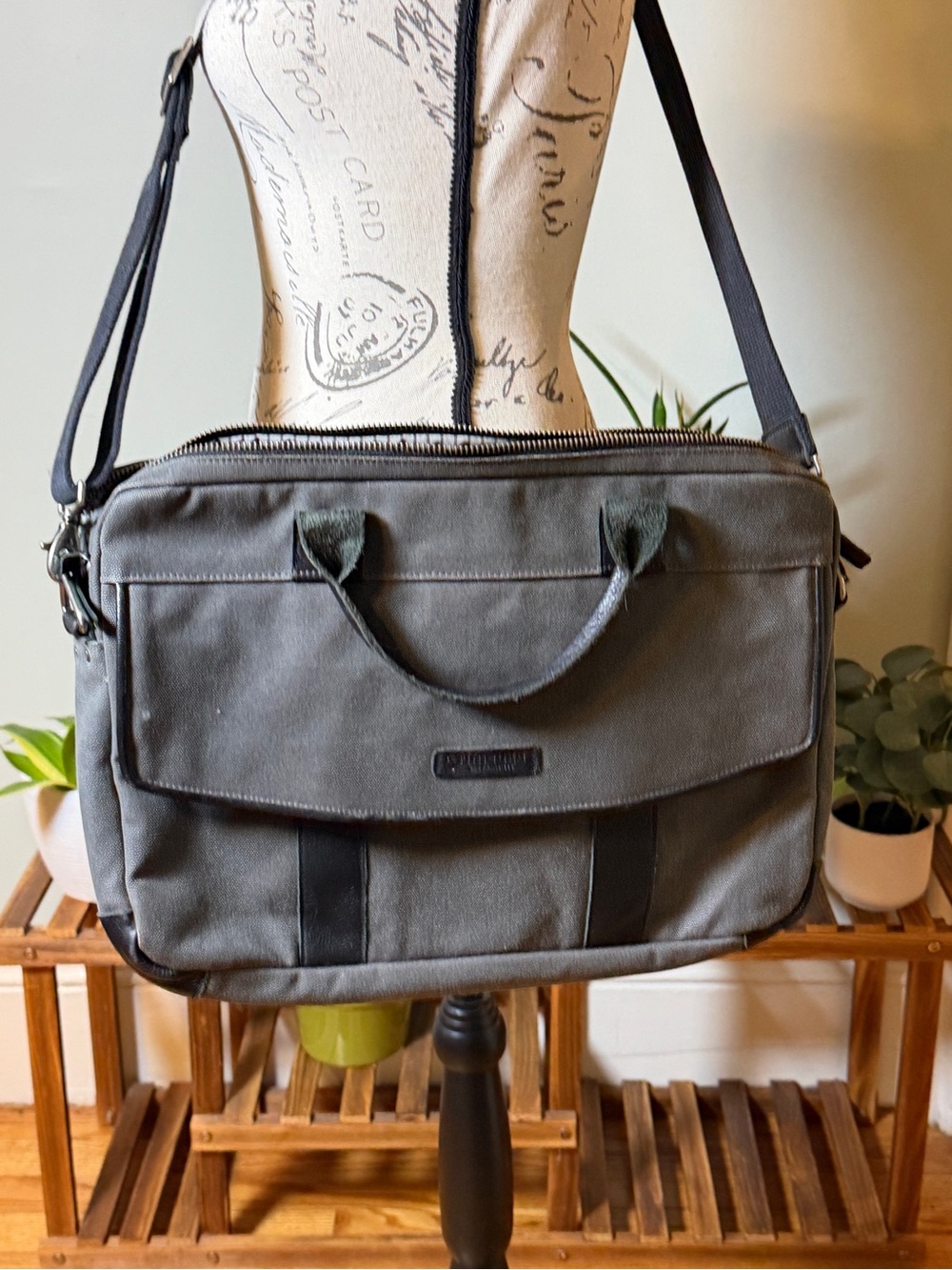 Timbuk2 Laptop Briefcase Messenger Bag Gray Black Shoulder Strap Work Commuter